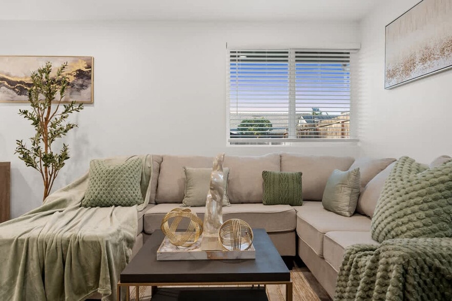 Building Photo - 1676 Raynell Way