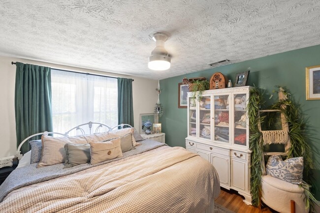 Building Photo - 308 W Main St