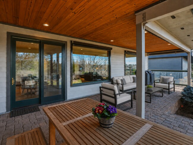 Building Photo - Beautiful 3-Bedroom Home Above Miller’s Landing with River and Mountain Vistas