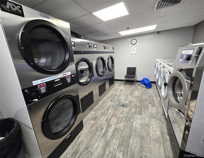 Building Photo - 201 W 74th St