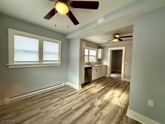 Building Photo - 319 Lathrop Ave