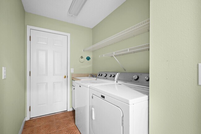 Building Photo - Key Vista home on cul-de-sac