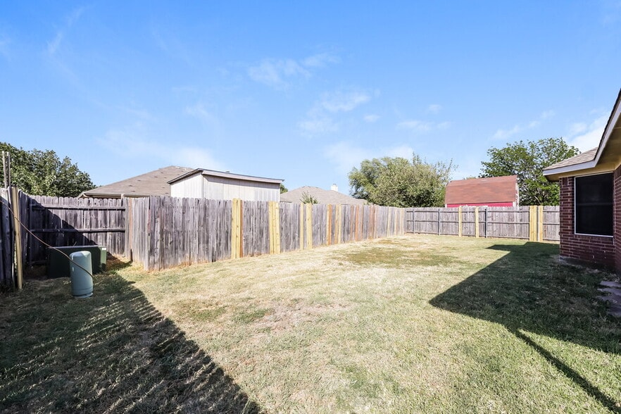 Building Photo - 528 Cambridge Dr