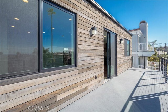 Building Photo - 716 N Juanita Ave