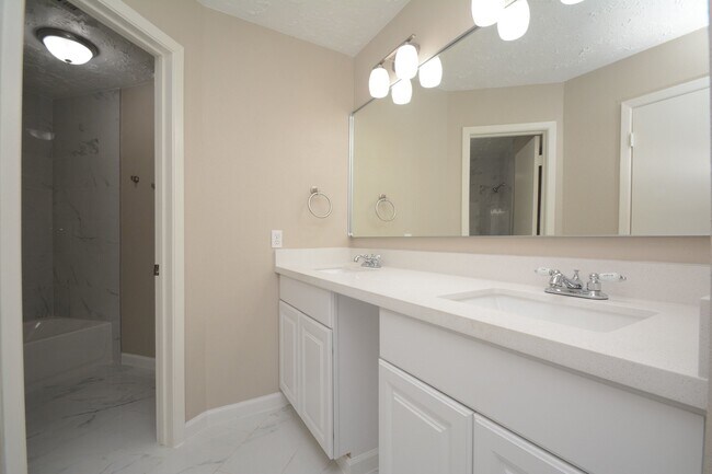 Building Photo - 16335 Quail Echo Dr