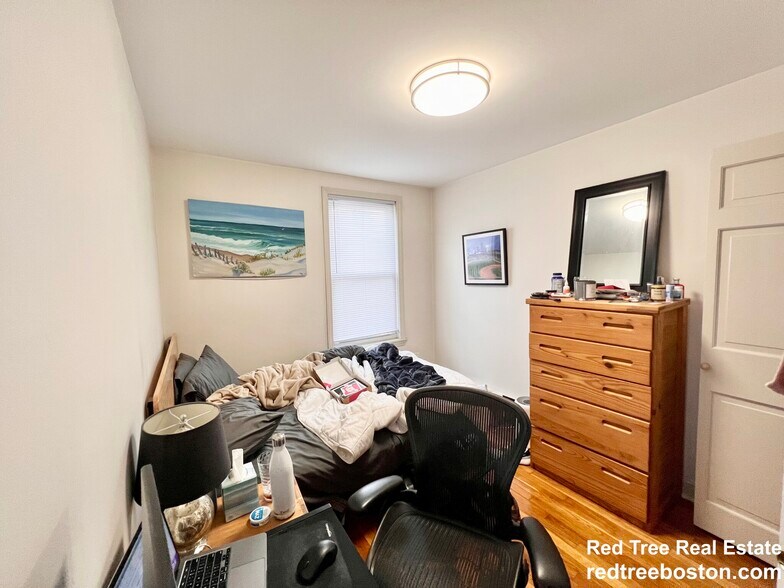 Building Photo - 143 L St