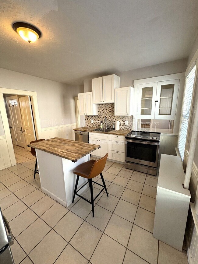 Building Photo - 27 June St