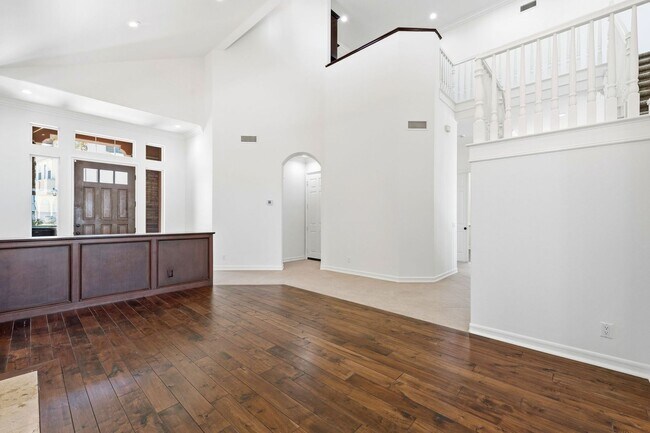 Building Photo - Luxury Coastal Living in Guard-Gated Ocean Colony