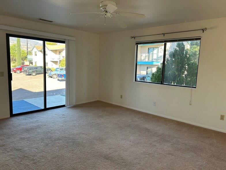 Building Photo - 400 Bent River Rd