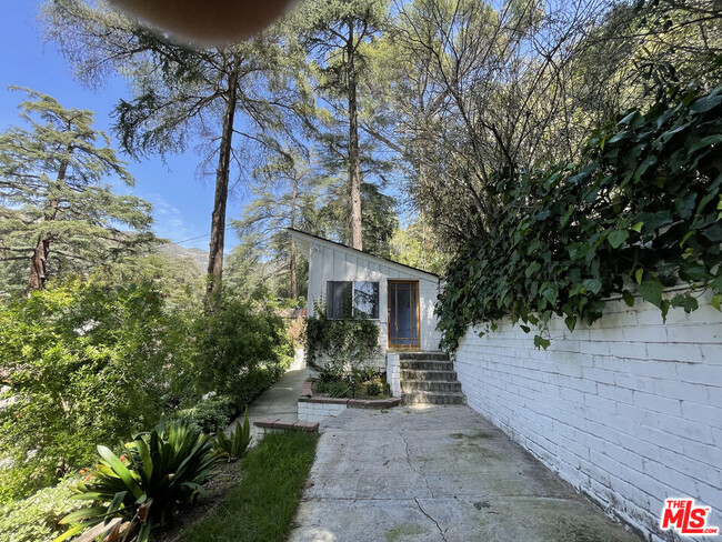 Building Photo - 5320 Palm Dr