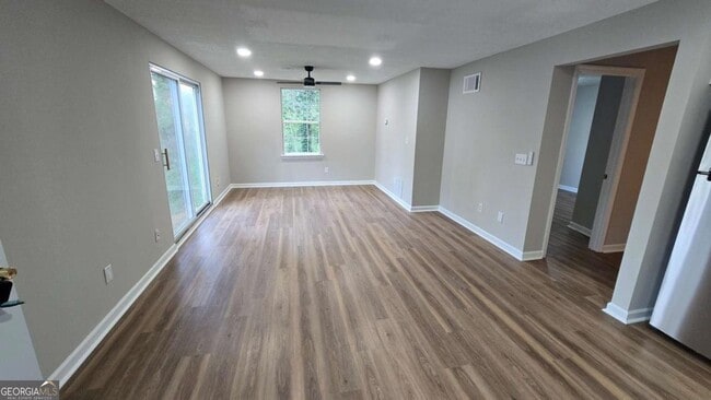 Building Photo - 3025 Mangum Dr