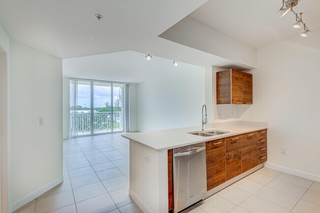 Building Photo - 480 Hibiscus St