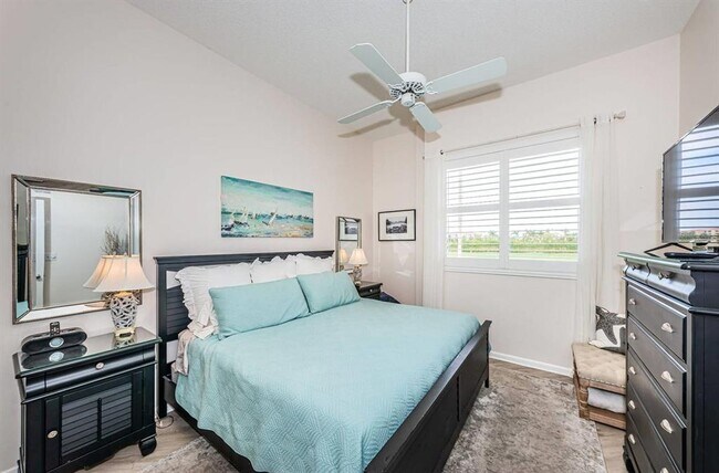 Building Photo - 6141 Bahia Del Mar Blvd S