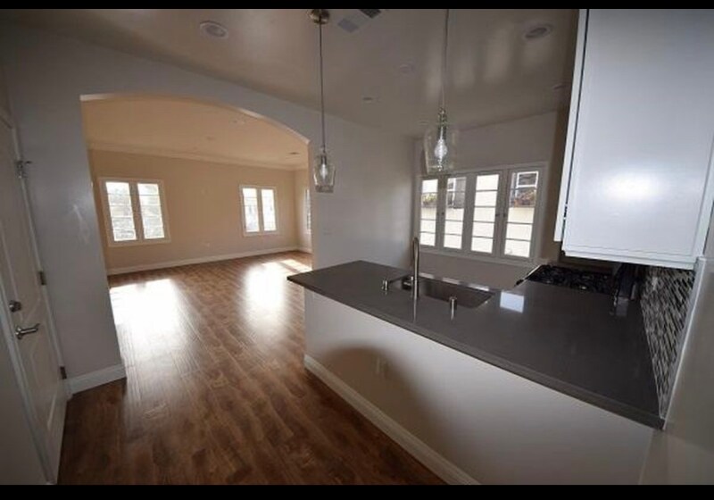 Building Photo - 6261 W Olympic Blvd