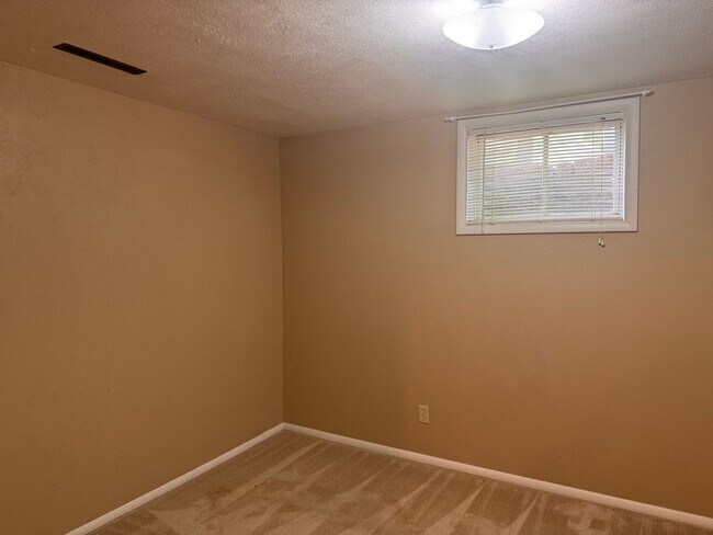 Building Photo - 3131 W Platte Ave