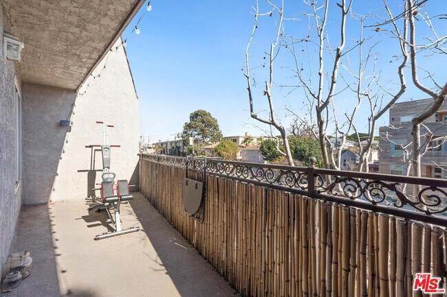 Building Photo - 1125 Pico Blvd