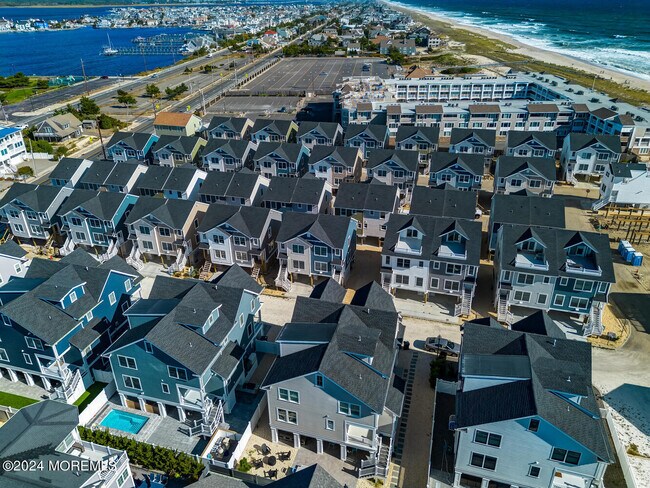 Building Photo - 19 Cummins St