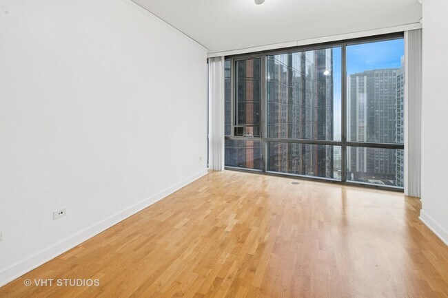 Building Photo - 450 E Waterside Dr