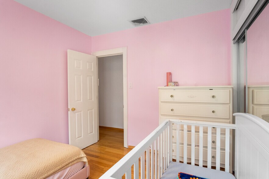 Building Photo - 2066 Batchelder St