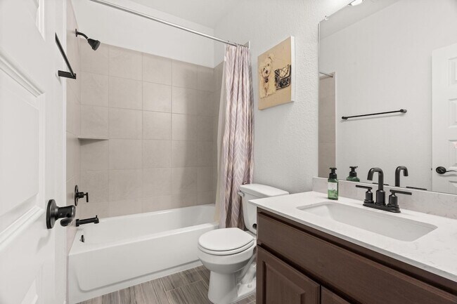 Building Photo - 372 Hollister Dr