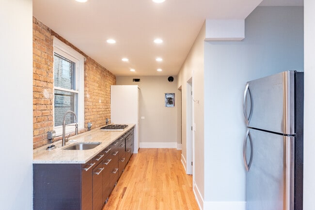 Building Photo - 1122 W Addison St