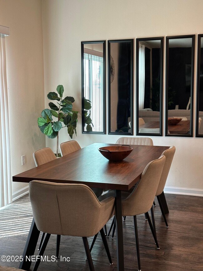 Building Photo - 2062 Garrison Wy