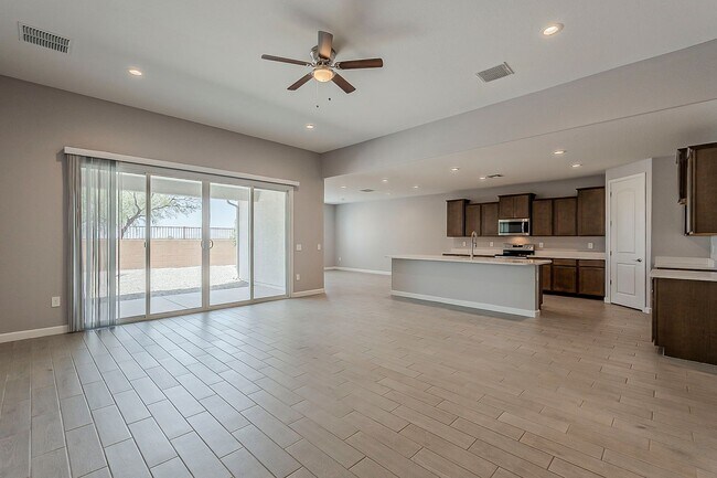 Building Photo - Spacious New-Build Family Home!