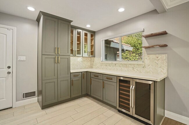 Building Photo - 1407 San Clemente Way