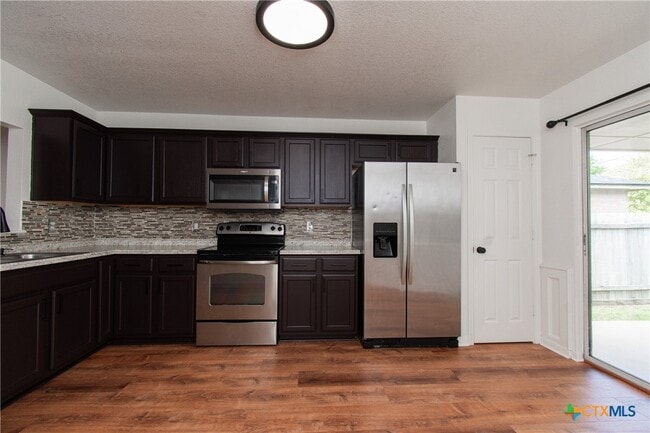 Building Photo - 1213 Fox Creek Dr