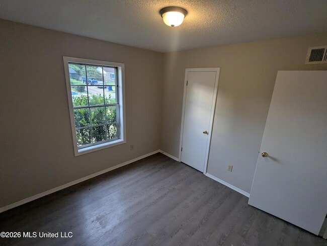 Building Photo - 6565 Hermitage Rd