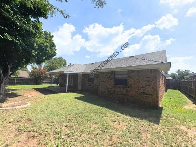 Building Photo - 11629 Kings Cir