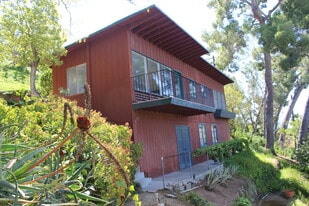 Building Photo - 934 Highline Rd