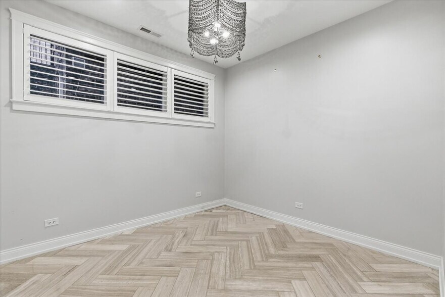Building Photo - 850 W Lill Ave