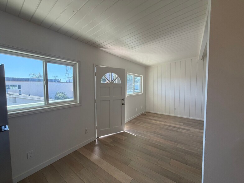 Building Photo - 413 S Myers St