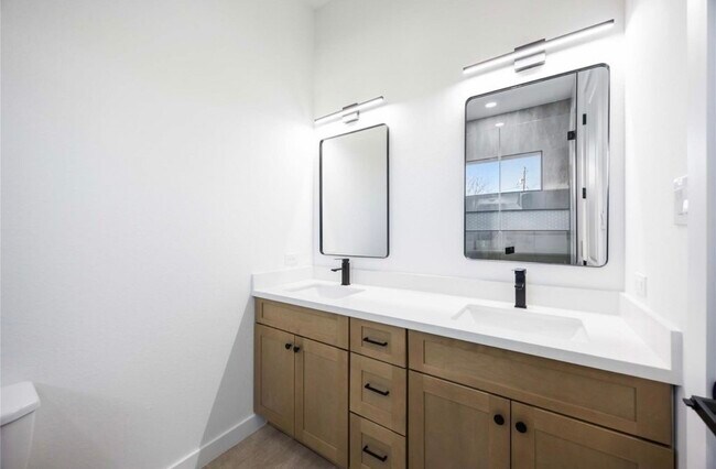 Building Photo - 3923 Aledo St