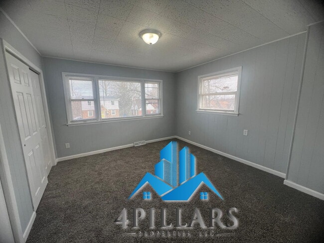 Building Photo - "Spacious 4-Bed, 2-Bath Gem on Kentucky Street – 2,178 Sq. Ft. of Comfort!"