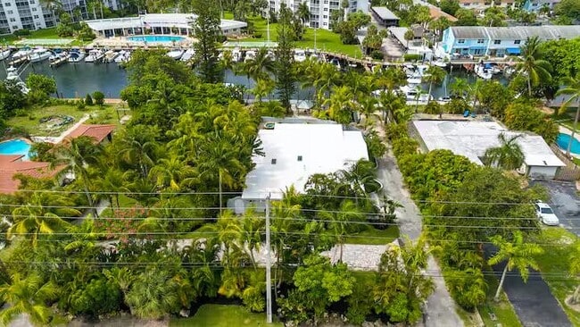 Building Photo - 2780 NE 16th St