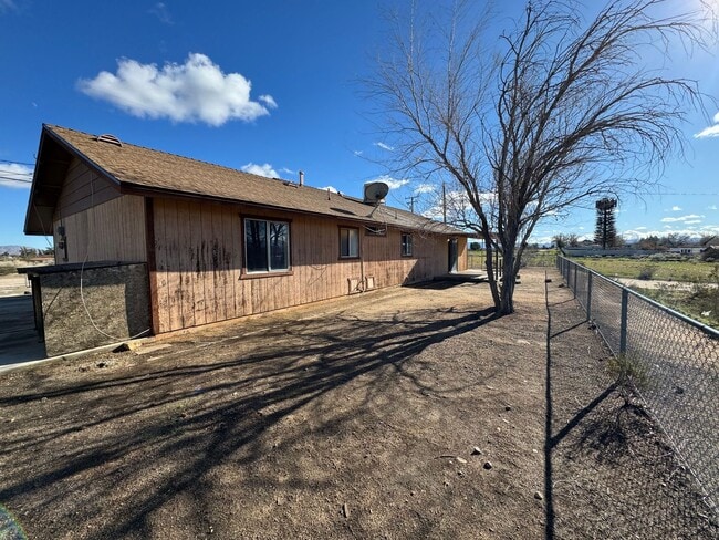 Building Photo - Victorville Home
