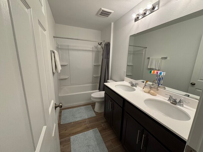 Building Photo - 428 Acuff Ln