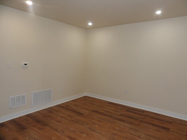 Building Photo - 4618 Walnut St