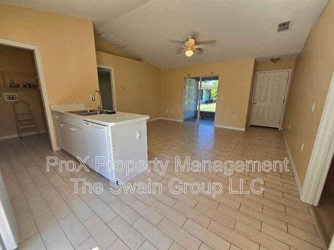 Building Photo - 1826 Lake Mariam Dr
