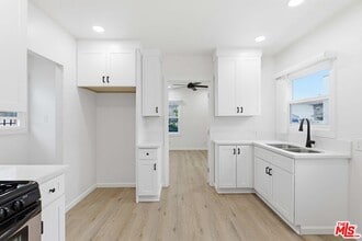 Building Photo - 580 W 15th St