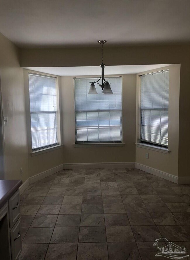 Building Photo - 3885 Hidden Oaks Dr
