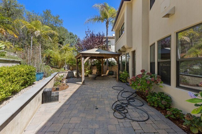 Building Photo - Elegant 5-Bedroom Carmel Valley Home with ...