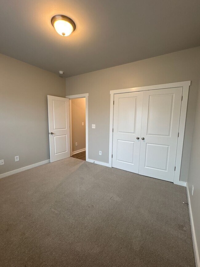 Building Photo - Beautiful 3 Bed 2 Bath Home in Shelbyville