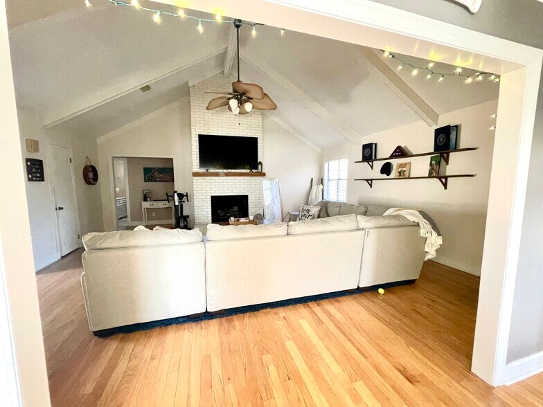 Building Photo - 39 Cedar Dr