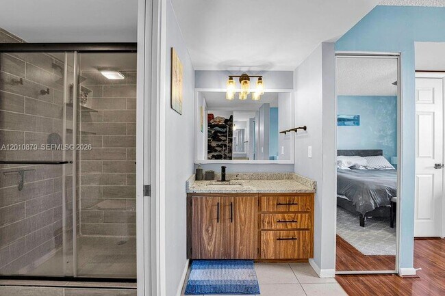 Building Photo - 6049 Balboa Cir