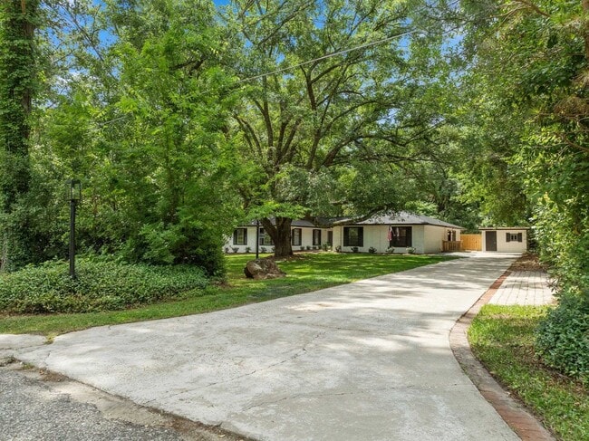 Building Photo - 3333 Meadow Hill Rd