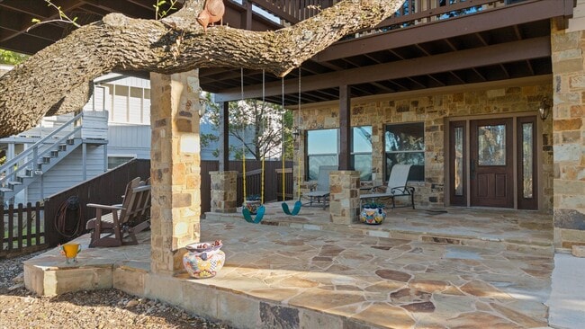 Building Photo - 785 Lake Forest