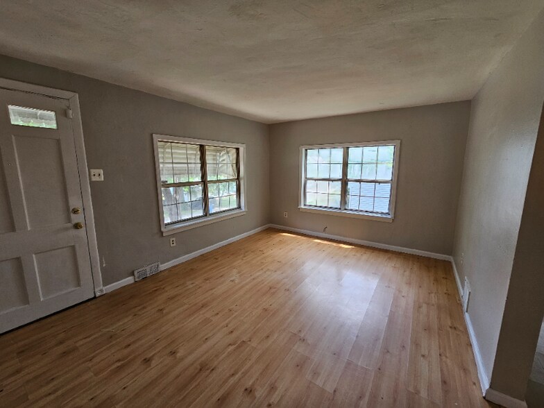 Building Photo - 511 Coppinger Dr